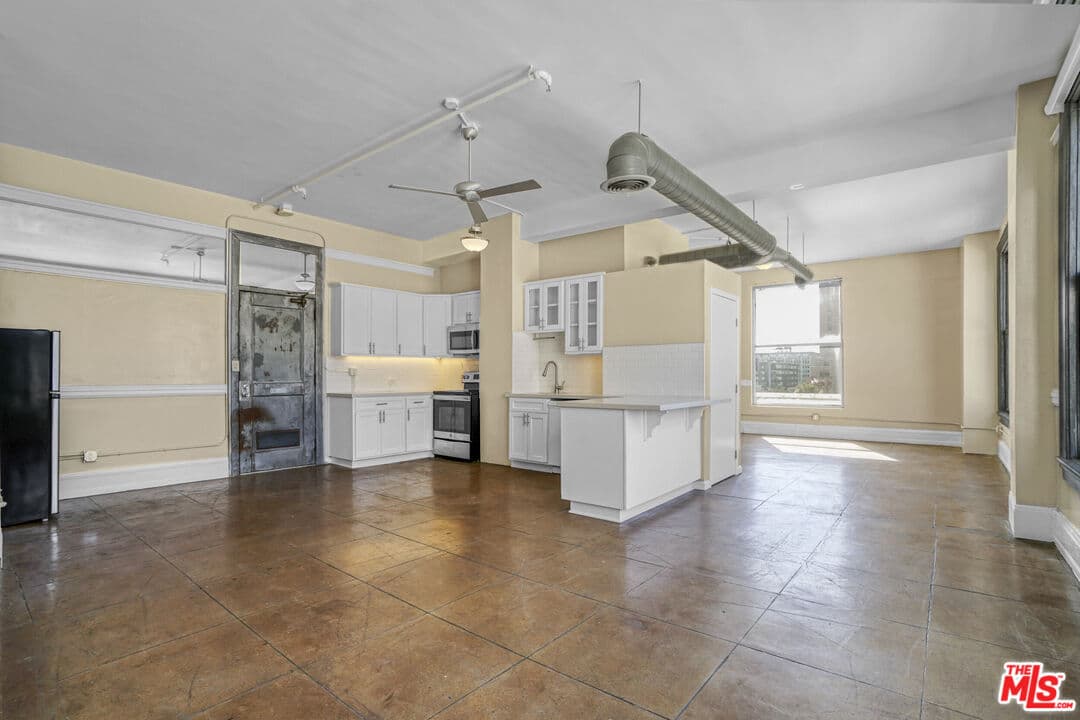 Studio, 1 ba Condo in Los Angeles, CA — $2,500/mo — photo 2