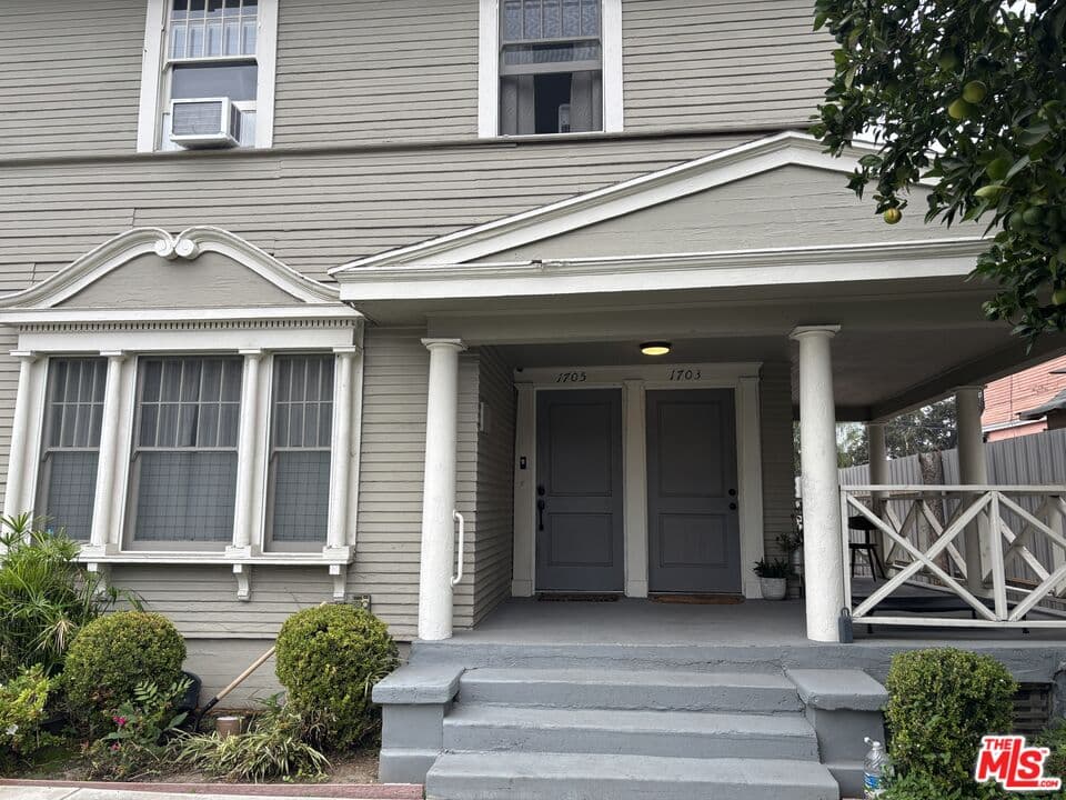 2 bd, 1 ba Townhouse in Los Angeles, CA — $2,750/mo — photo 1