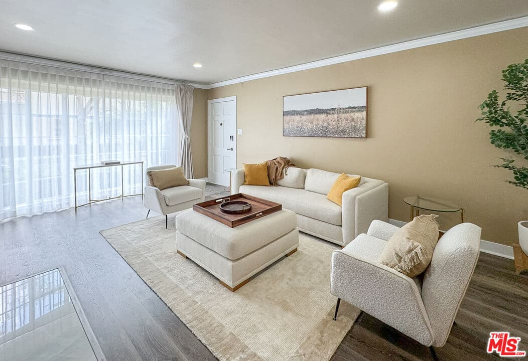 2 bd, 2 ba Townhouse in Beverly Hills, CA — $5,695/mo — photo 1