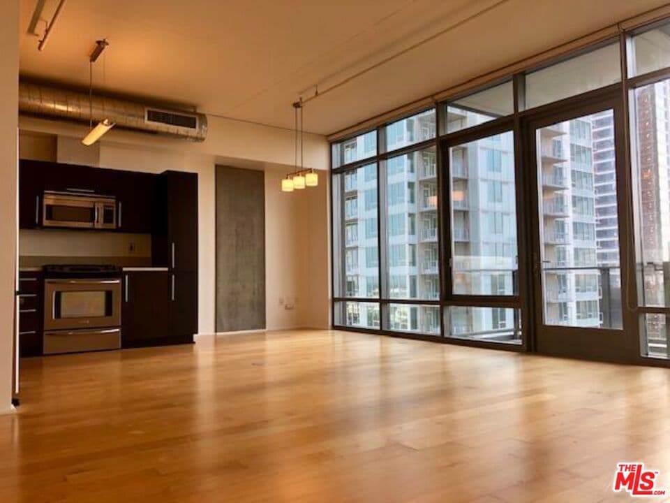 1 bd, 1 ba Condo in Los Angeles, CA — $3,195/mo — photo 2