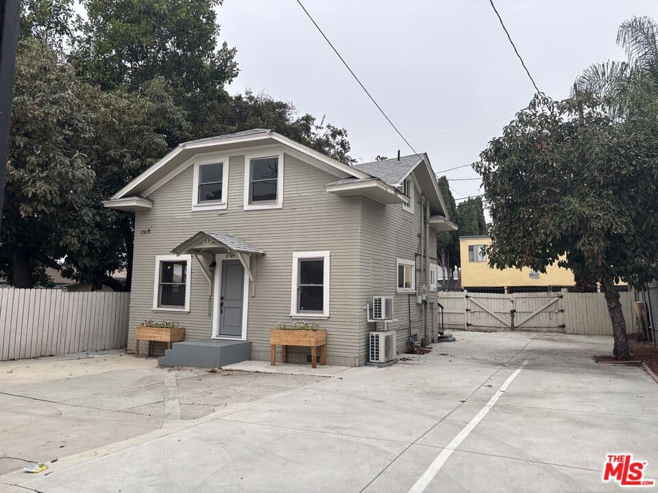 1 bd, 1 ba Townhouse in Los Angeles, CA — $1,750/mo — photo 2