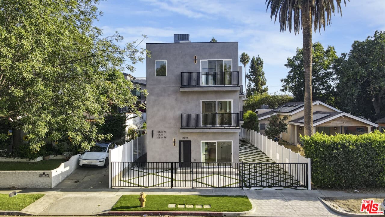 5 bd, 5 ba Townhouse in North Hollywood, CA — $5,750/mo — photo 2