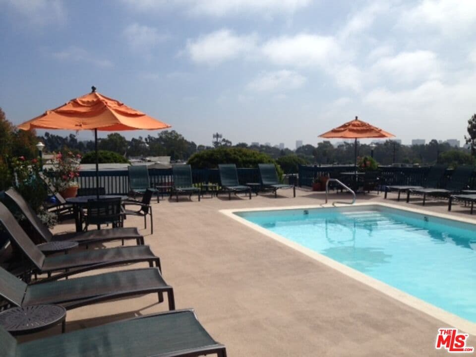 1BR Apartment in Brentwood — $2,425/mo