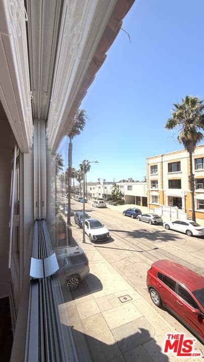 1 bd, 1 ba Townhouse in Venice, CA — $2,695/mo — photo 1