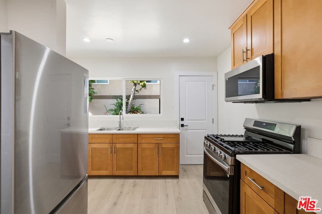 2 bd, 1 ba Townhouse in Los Angeles, CA — $2,595/mo — photo 1