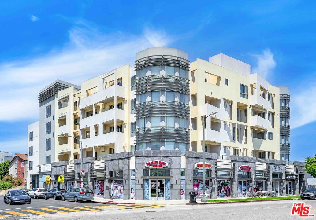 1 bd, 2 ba Apartment in Los Angeles, CA — $2,595/mo — photo 1