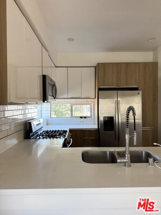 3 bd, 4 ba Condo in Los Angeles, CA — $3,800/mo — photo 2
