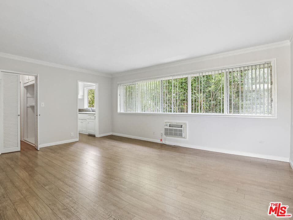 Studio, 1 ba Apartment in Los Angeles, CA — $1,900/mo — photo 2