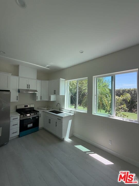1 bd, 1 ba House in Granada Hills, CA — $2,200/mo — photo 2