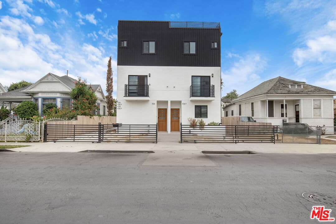 5 bd, 5 ba Townhouse in Los Angeles, CA — $4,500/mo — photo 2