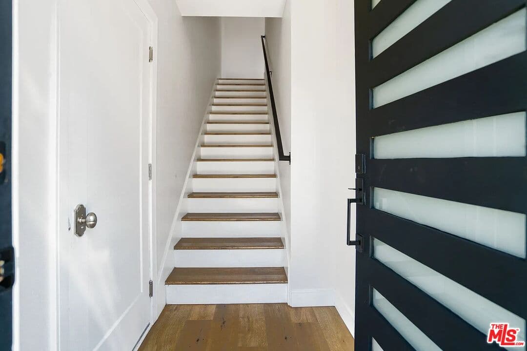4 bd, 4 ba Townhouse in Los Angeles, CA — $3,933/mo — photo 2