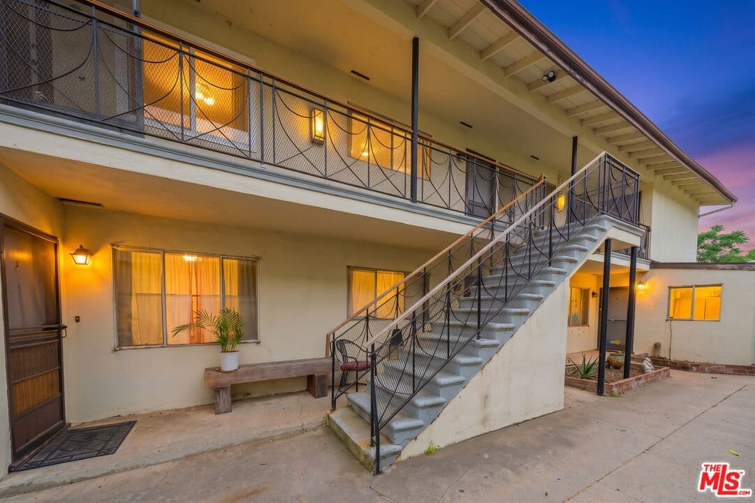 2 bd, 1 ba Townhouse in Los Angeles, CA — $2,450/mo — photo 2