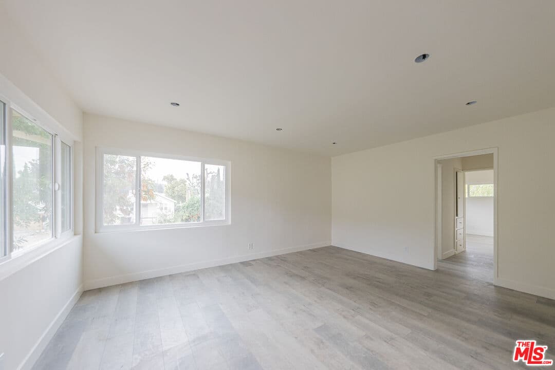 2BR Townhouse in Los Angeles β $2,450/mo