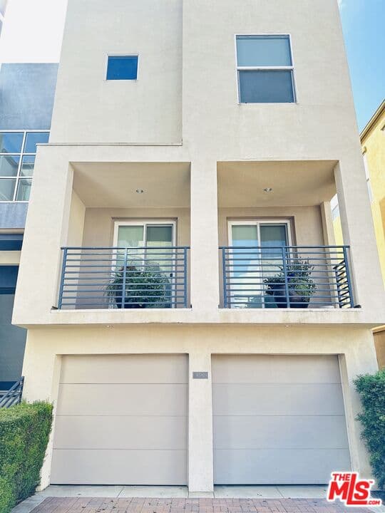 4 bd, 3 ba House in Los Angeles, CA — $8,975/mo — photo 2