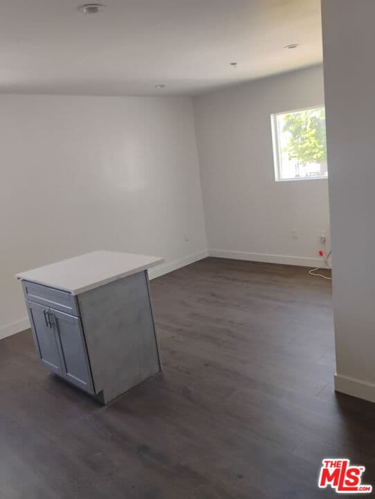 2 bd, 2 ba Condo in Van Nuys, CA — $3,000/mo — photo 2