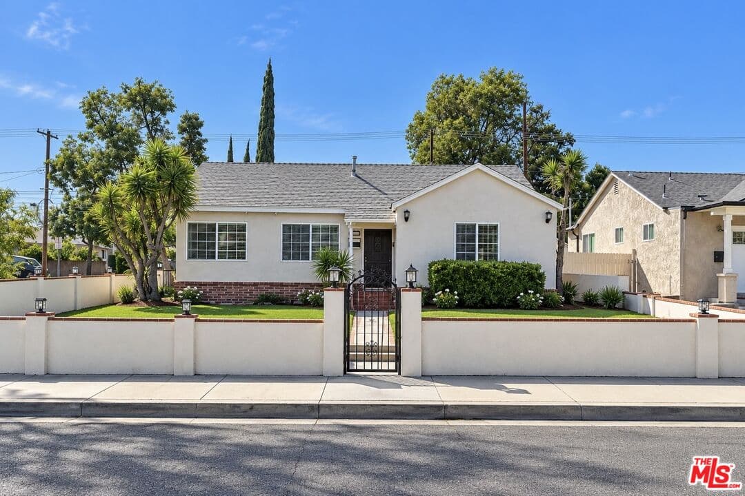 2 bd, 2 ba House in Burbank, CA — $4,500/mo — photo 2