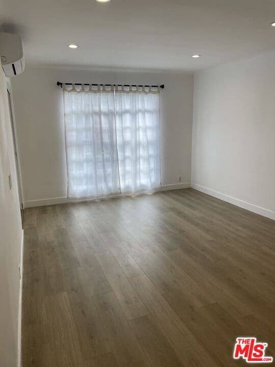 Studio, 1 ba Townhouse in Los Angeles, CA — $2,195/mo — photo 2