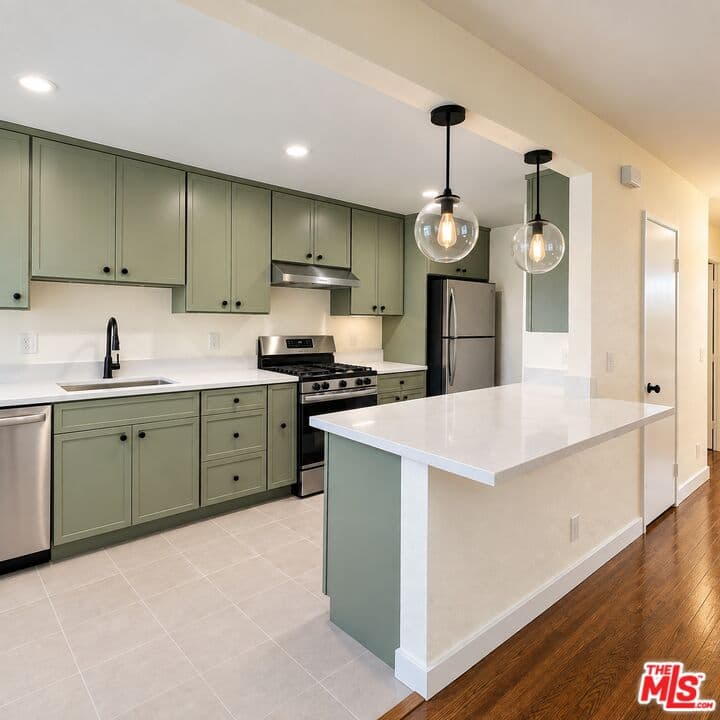 2 bd, 1 ba Condo in Los Angeles, CA — $3,400/mo — photo 1