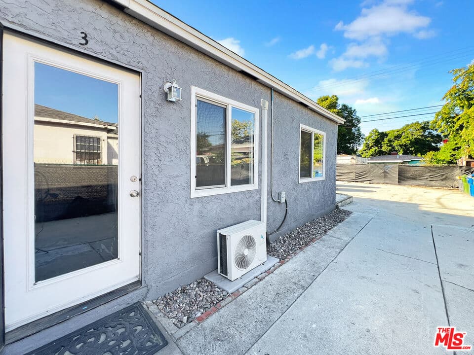 1BR Townhouse in Los Angeles β $2,300/mo