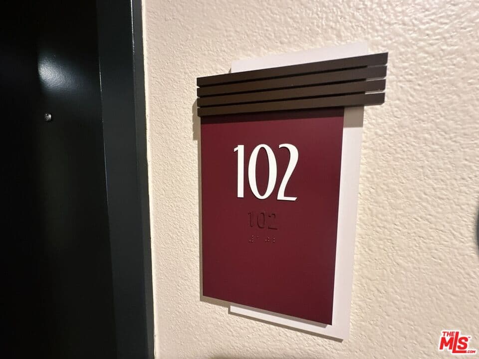 1 bd, 1 ba Apartment in Los Angeles, CA — $2,776/mo — photo 2