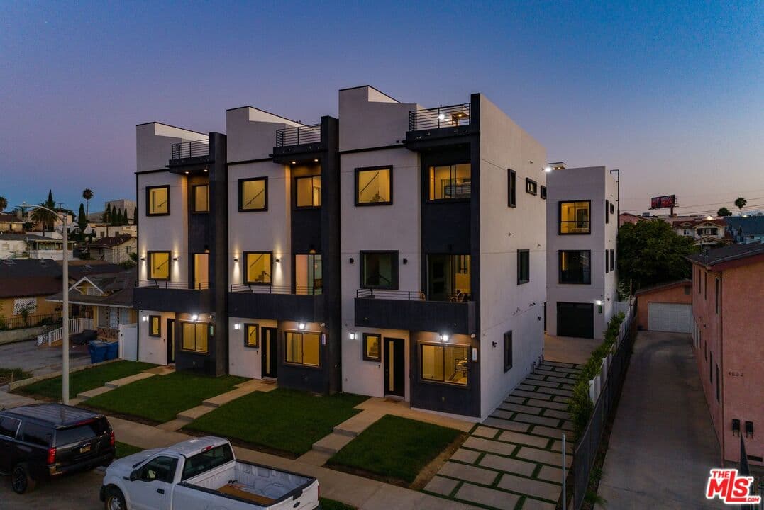 4 bd, 3 ba House in Los Angeles, CA — $5,599/mo — photo 1