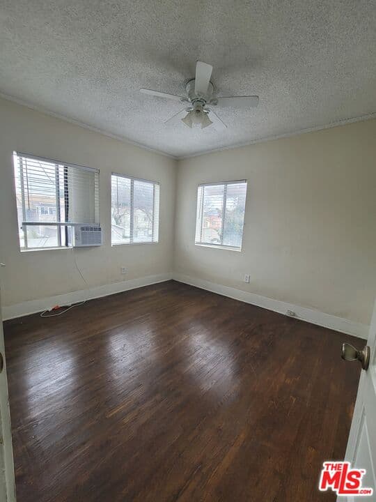 3 bd, 1 ba Townhouse in Los Angeles, CA — $3,150/mo — photo 2