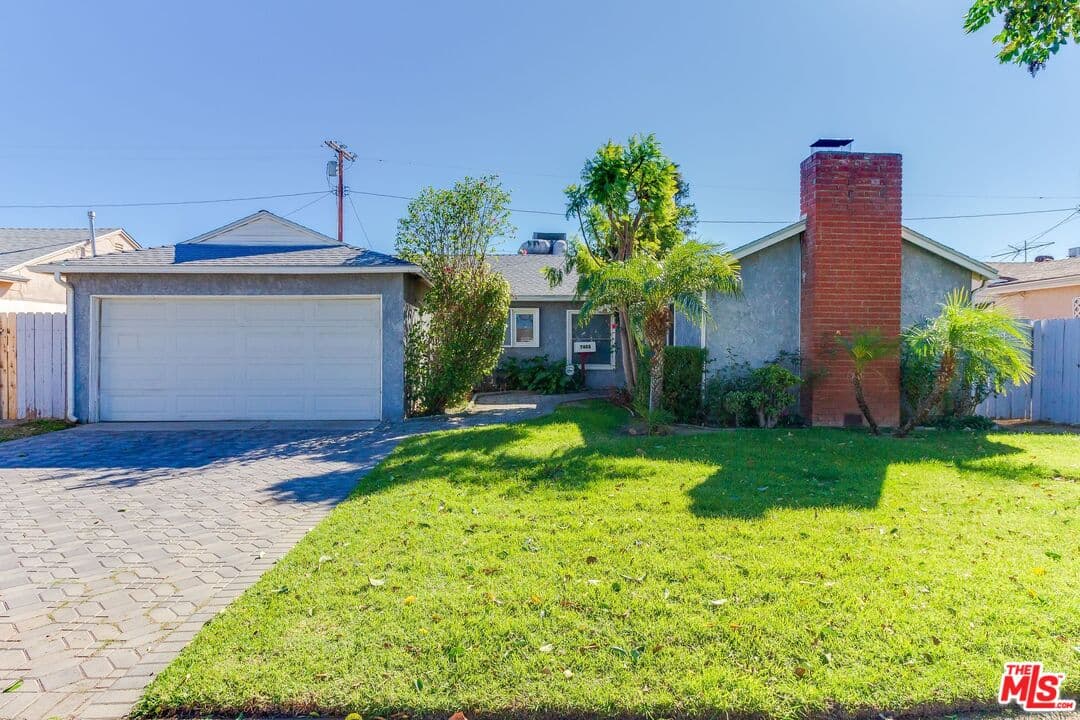 4 bd, 2 ba House in Reseda, CA — $4,995/mo — photo 2