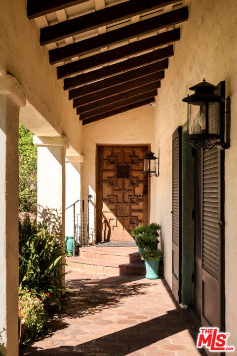 7 bd, 10 ba House in Beverly Hills, CA — $55,000/mo — photo 2