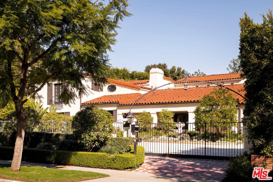 7 bd, 10 ba House in Beverly Hills, CA — $55,000/mo — photo 1