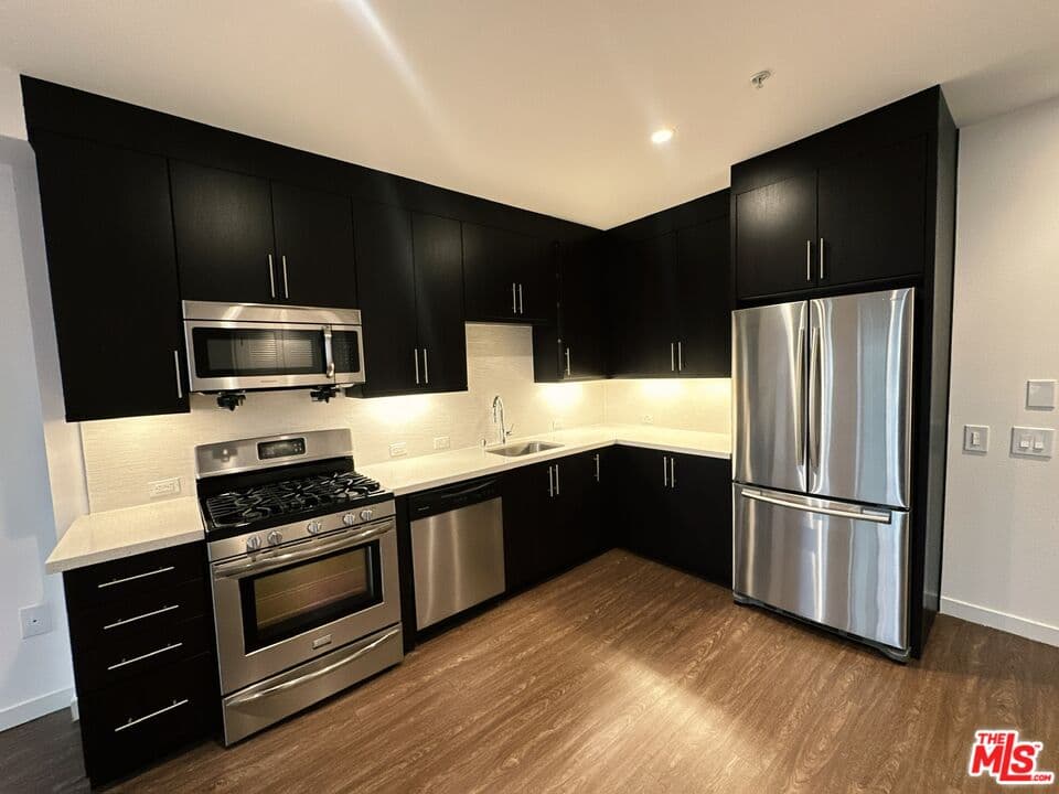 2 bd, 2 ba Apartment in Los Angeles, CA — $3,525/mo — photo 2
