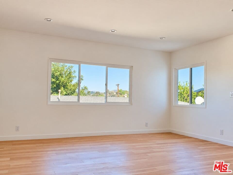3 bd, 2 ba Apartment in Los Angeles, CA — $4,250/mo — photo 2