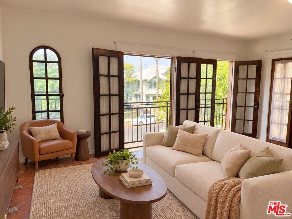 3 bd, 2 ba Apartment in Los Angeles, CA — $2,695/mo — photo 1