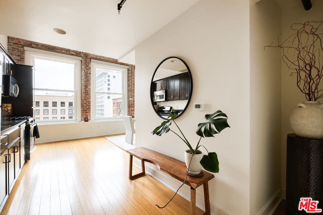 1 bd, 1 ba Apartment in Los Angeles, CA — $3,700/mo — photo 2
