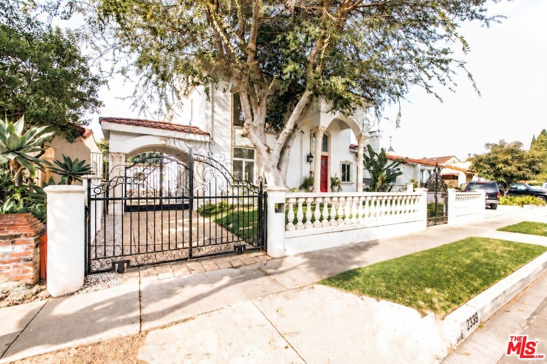 3 bd, 3 ba House in Los Angeles, CA — $8,500/mo — photo 2