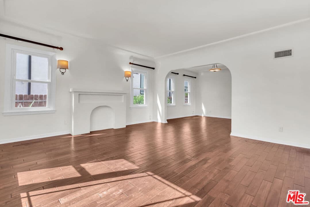 3 bd, 2 ba Townhouse in Los Angeles, CA — $5,250/mo — photo 2