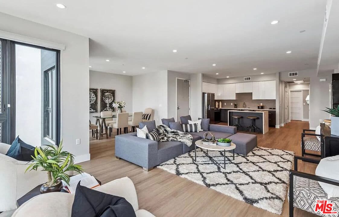 3 bd, 3 ba Condo in Los Angeles, CA — $6,795/mo — photo 2