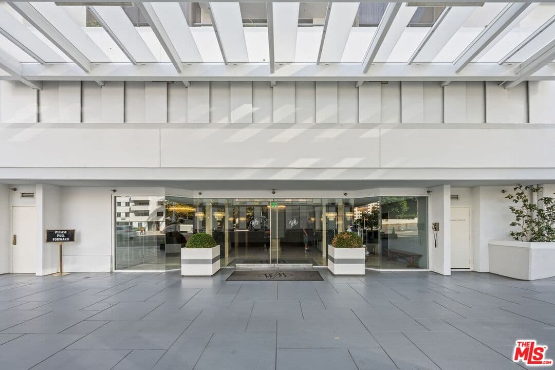 1 bd, 2 ba Apartment in Los Angeles, CA — $3,600/mo — photo 1
