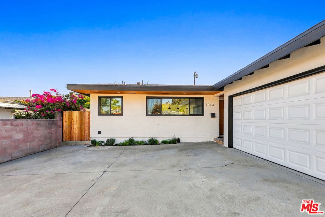 3 bd, 2 ba House in Redondo Beach, CA — $6,000/mo — photo 2