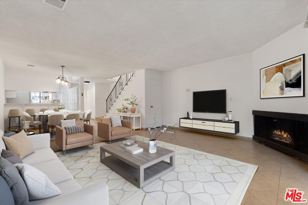 2BR Townhouse in Santa Monica — $4,650/mo