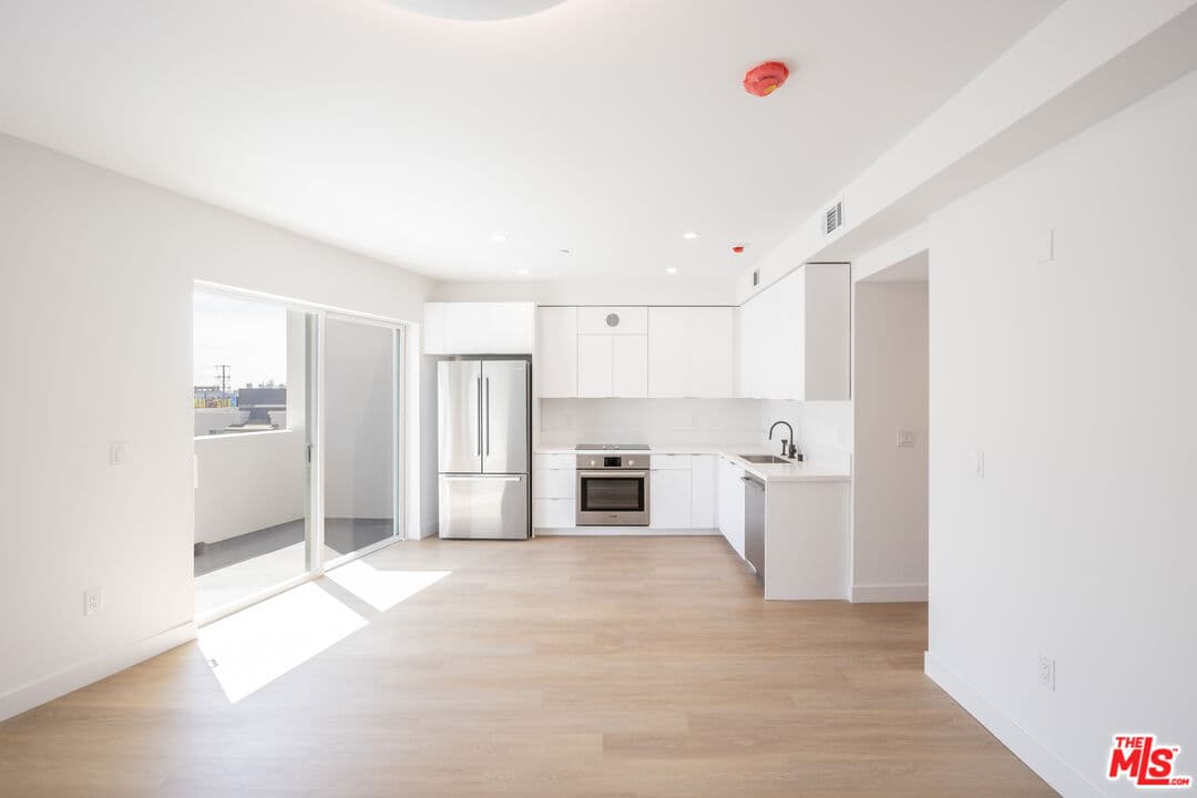1 bd, 1 ba Apartment in Los Angeles, CA — $3,650/mo — photo 2