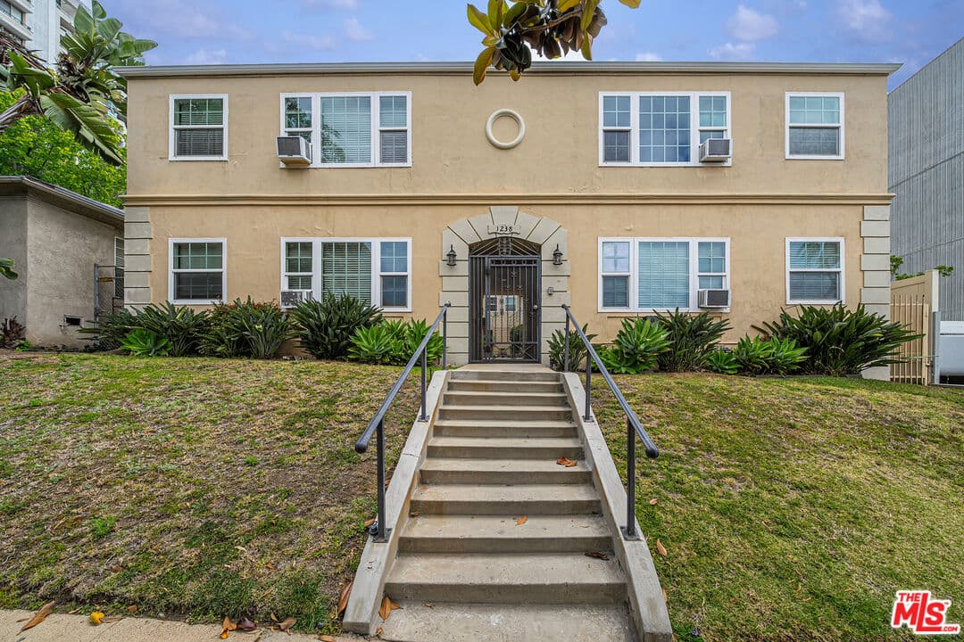 Studio, 1 ba Apartment in Los Angeles, CA — $2,000/mo — photo 1