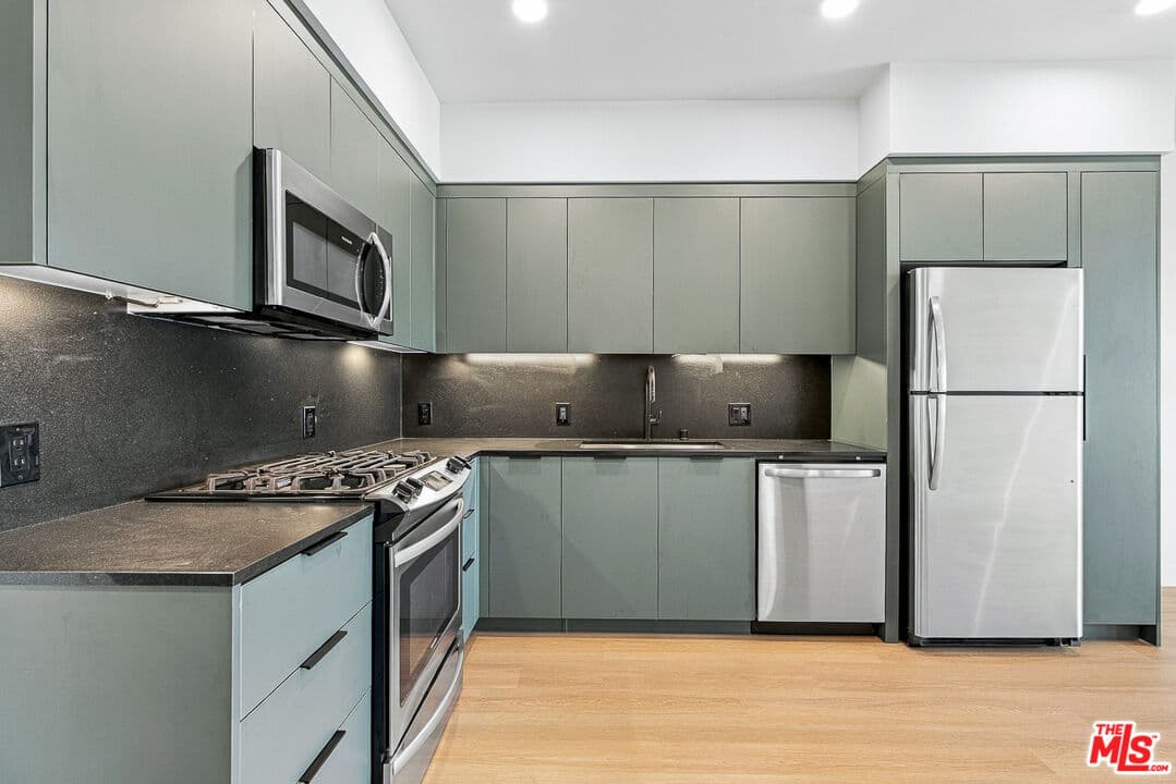 1 bd, 1 ba Apartment in Los Angeles, CA — $3,895/mo — photo 2
