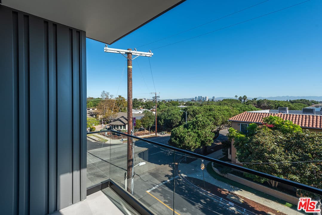 1 bd, 1 ba Apartment in Los Angeles, CA — $3,700/mo — photo 2