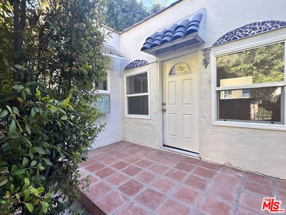 2 bd, 1 ba Townhouse in Los Angeles, CA — $2,750/mo — photo 1