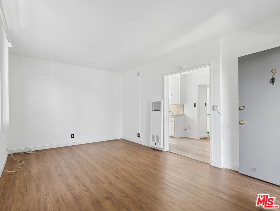 1 bd, 1 ba Apartment in Los Angeles, CA — $1,965/mo — photo 2