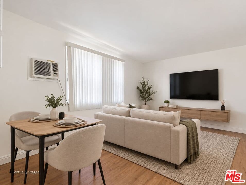 1 bd, 1 ba Apartment in Los Angeles, CA — $1,965/mo — photo 1