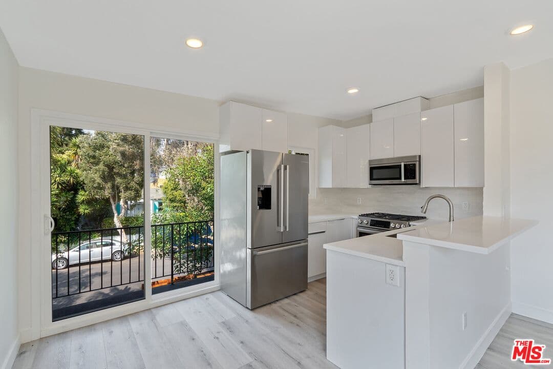 3 bd, 2 ba Townhouse in Venice, CA — $5,195/mo — photo 1