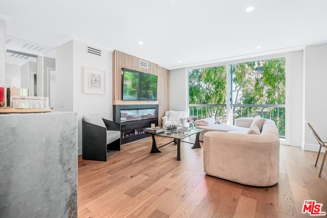 2BR Condo in Los Angeles β $4,295/mo