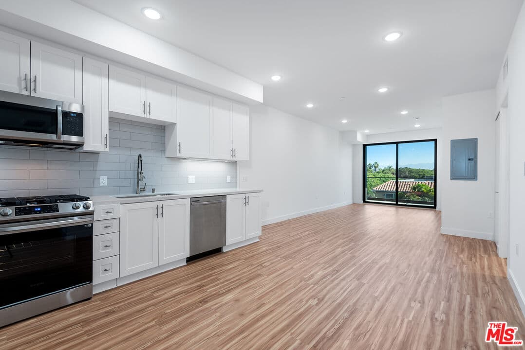 1 bd, 1 ba Apartment in Los Angeles, CA — $3,700/mo — photo 2