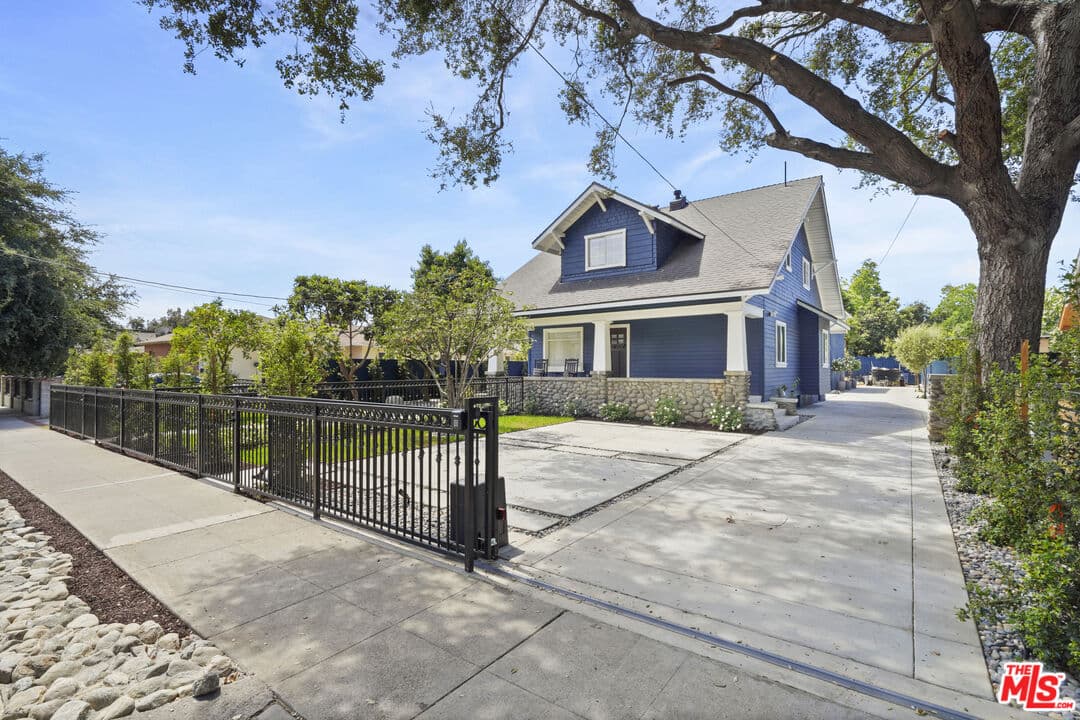 4 bd, 2 ba Townhouse in Pasadena, CA — $4,400/mo — photo 2